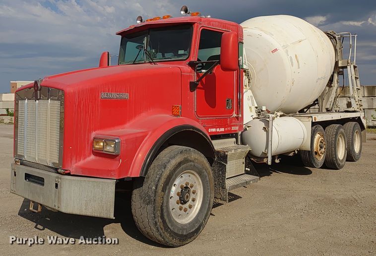 2001 Kenworth T800 ready mix truck - ER2155