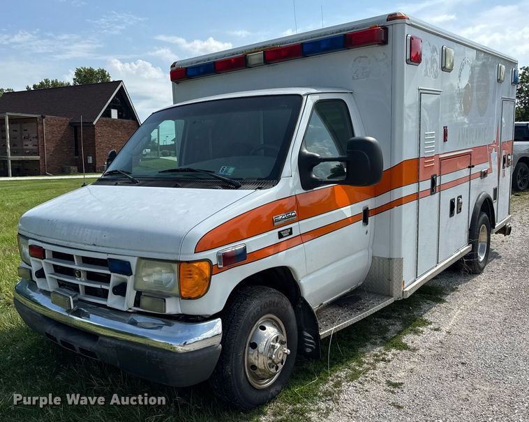 2006 Ford E450 Super Duty ambulance - DI9816