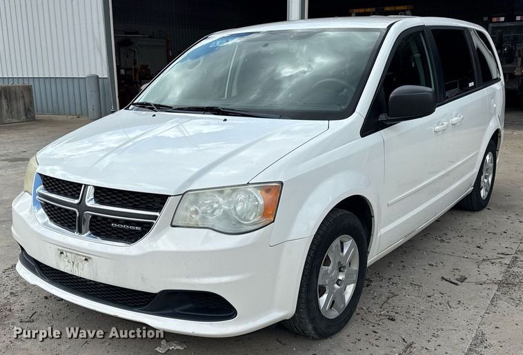2011 Dodge Grand Caravan van - DI9910
