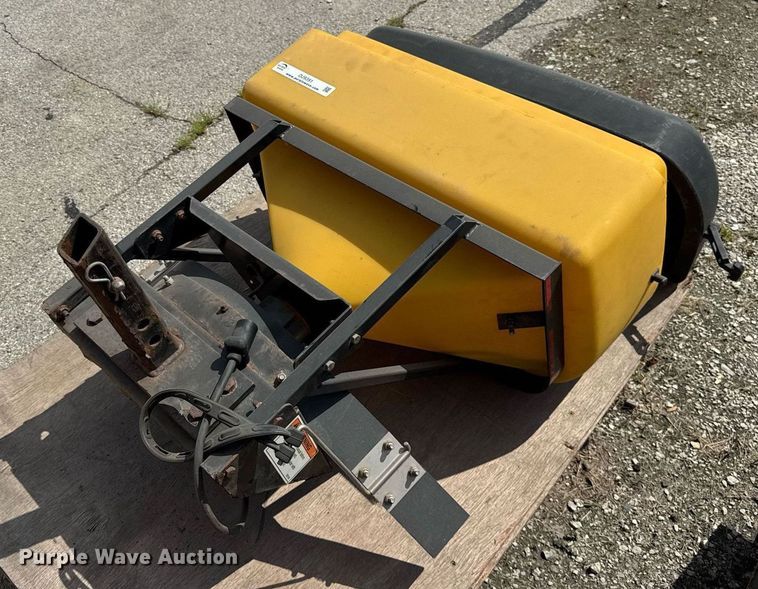 Snow Ex Junior 325 spreader - DJ9391