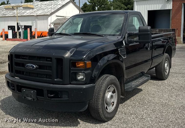 2010 Ford F250 Super Duty pickup truck - DJ9544