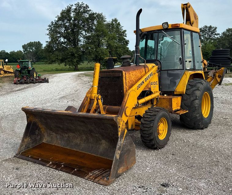 1991 John Deere 410C backhoe - DJ9680
