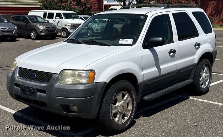 2004 Ford Escape SUV - DO7183