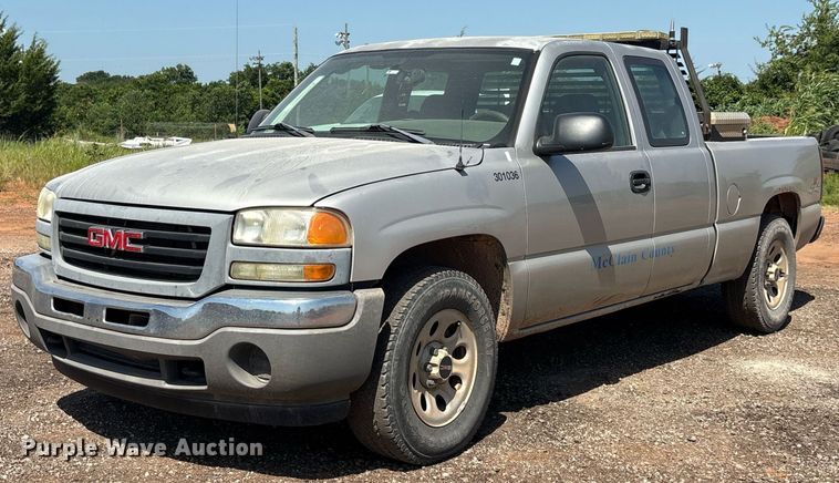 2005 GMC Sierra Ext. Cab pickup truck - DT6684