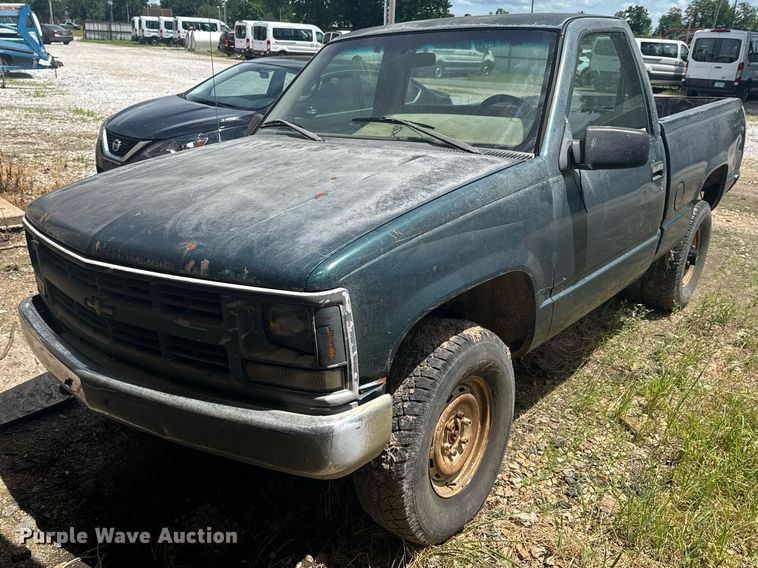 1995 Chevrolet K1500 pickup truck - DU9304