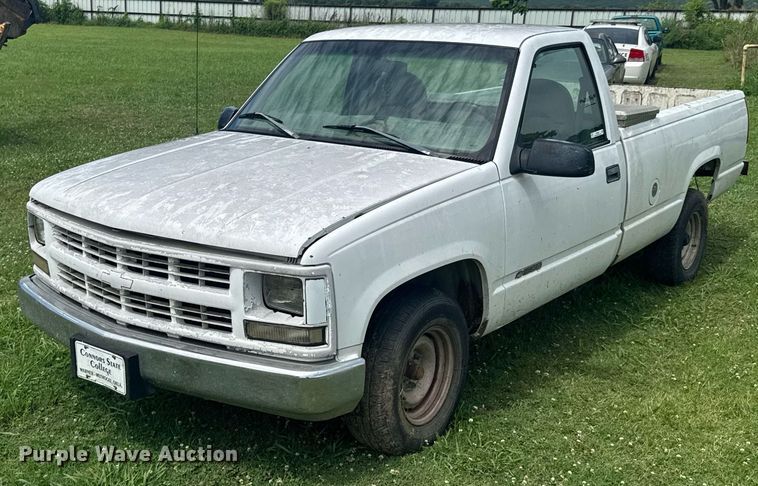 1998 Chevrolet C1500 pickup truck - DU9308