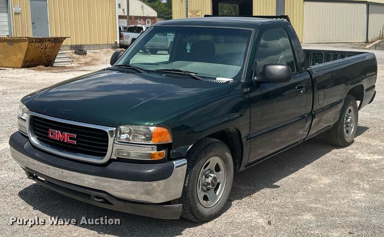 2001 GMC Sierra 1500 SL  pickup truck - DU9354