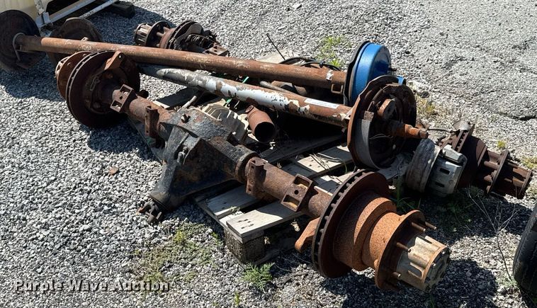 (4) truck axles - DU9380