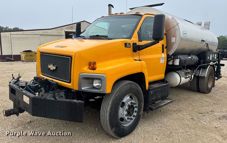 2005 Chevrolet C7500 oil distributor truck - DW3384