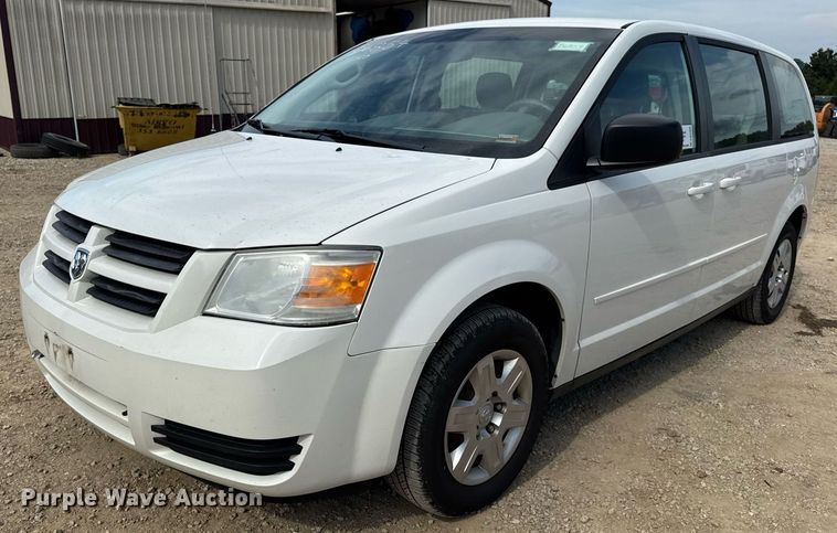 2010 Dodge Grand Caravan SE van - DW3400