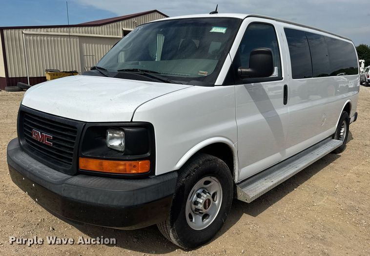 2014 GMC Savana G3500 van - DW3401