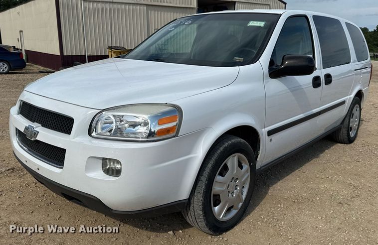 2008 Chevrolet Uplander LS van - DW3403