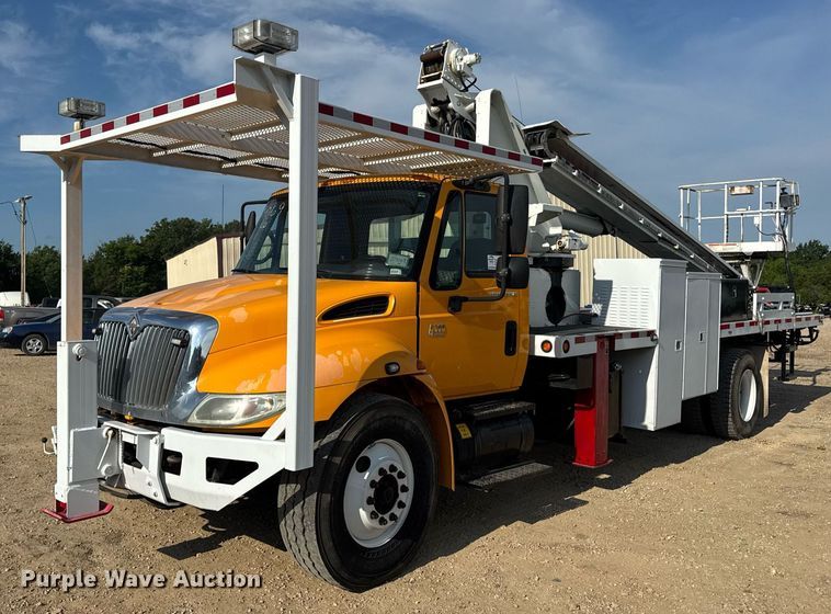 2006 International 4300 forestry bucket truck - DW3407