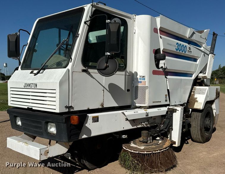 2004 Johnston 3000 street sweeper - DY0337
