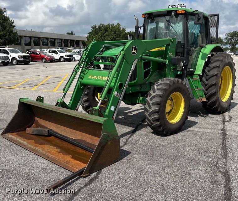 2012 John Deere 7130 MFWD tractor - DY0342
