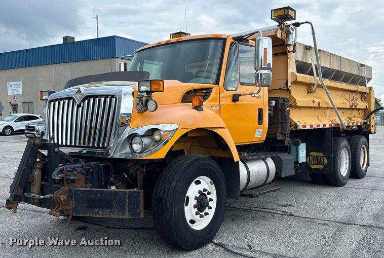 2010 International 7500  dump truck - DY0349