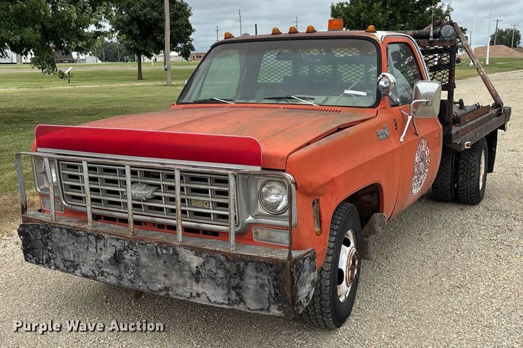 1975 Chevrolet C30 winch truck - DY0364