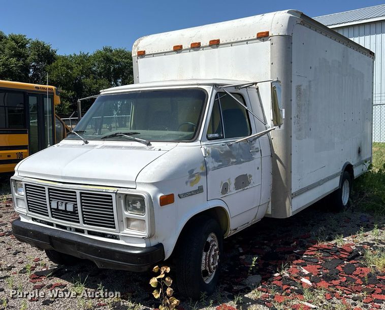 1987 GMC Vandura 3500 box truck - DY0386