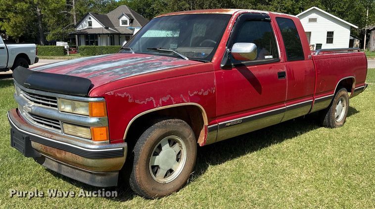 1994 Chevrolet C1500 Ext. Cab pickup truck - DY0842