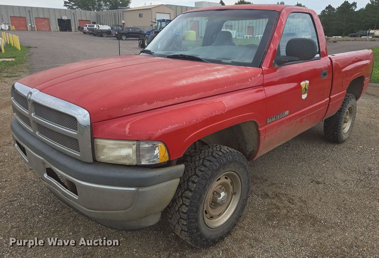 1998 Dodge Ram 1500 pickup truck - DY0977