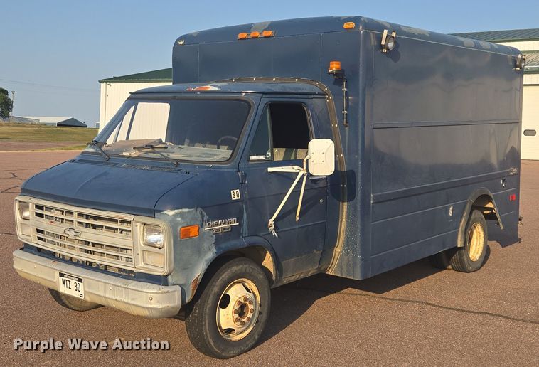 1988 Chevrolet G30 delivery van - DY1009