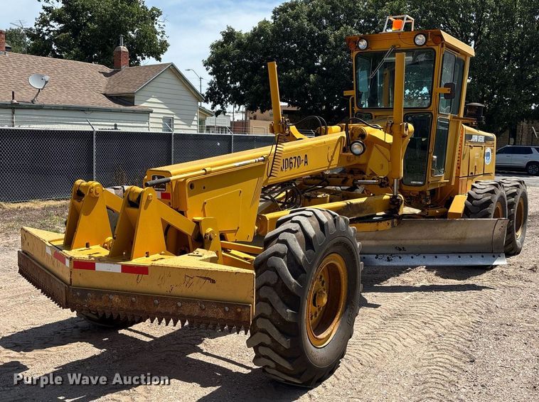 1980 John Deere 670A motor grader - DZ8724