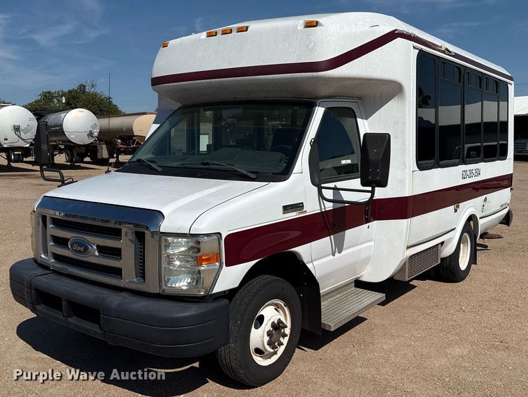 2012 Ford E350 shuttle bus - DZ8761