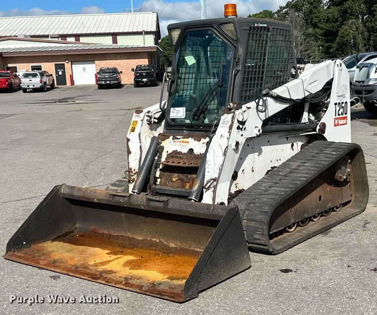 2009 Bobcat T250 tracked skid steer loader - EB2768