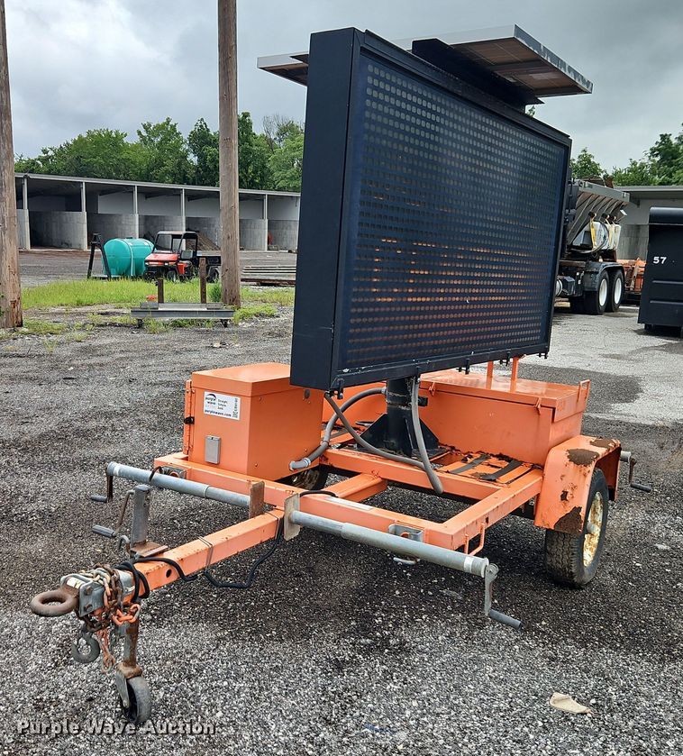 2007 American Signal message board trailer - EB8180