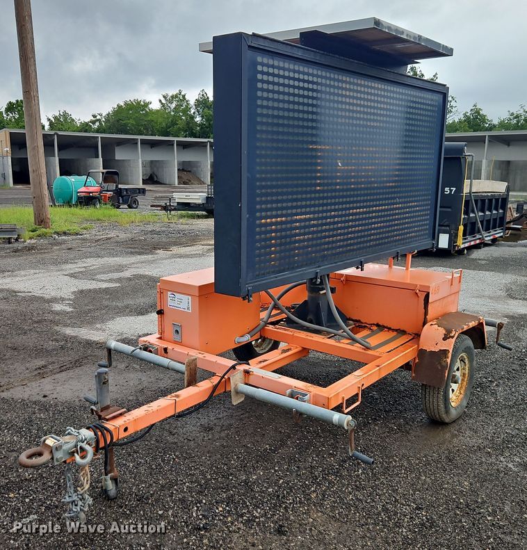 2007 American Signal message board trailer - EB8181