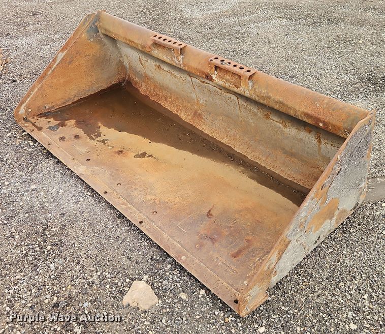 67" W skid steer bucket - EB8188