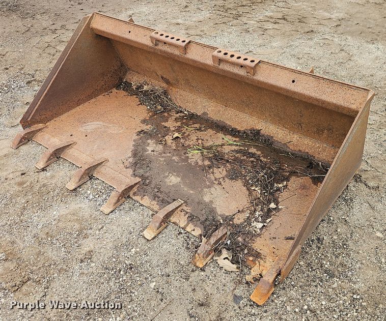 68" W skid steer bucket - EB8192