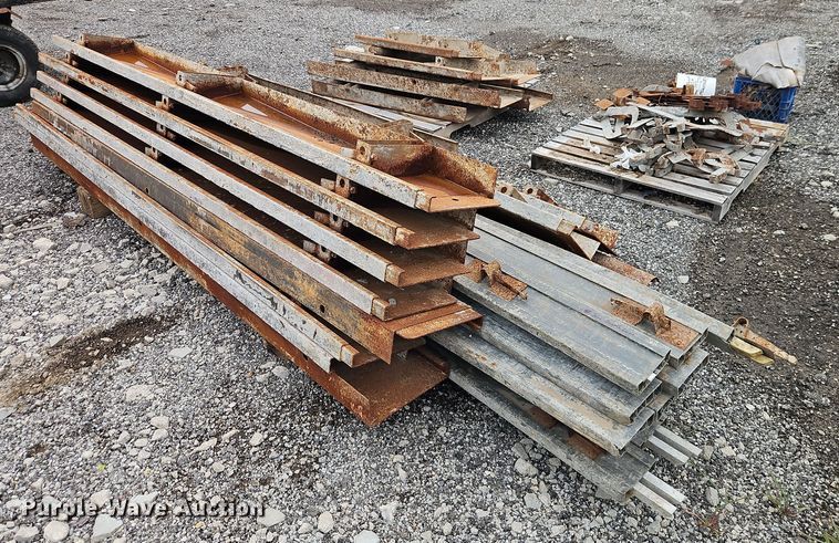 Concrete curb forms - EB8197