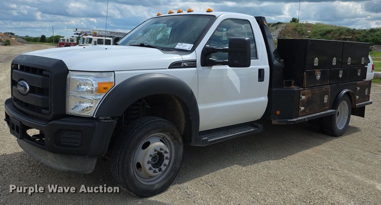 2013 Ford  F550 XL Super Duty flatbed truck - EF3611