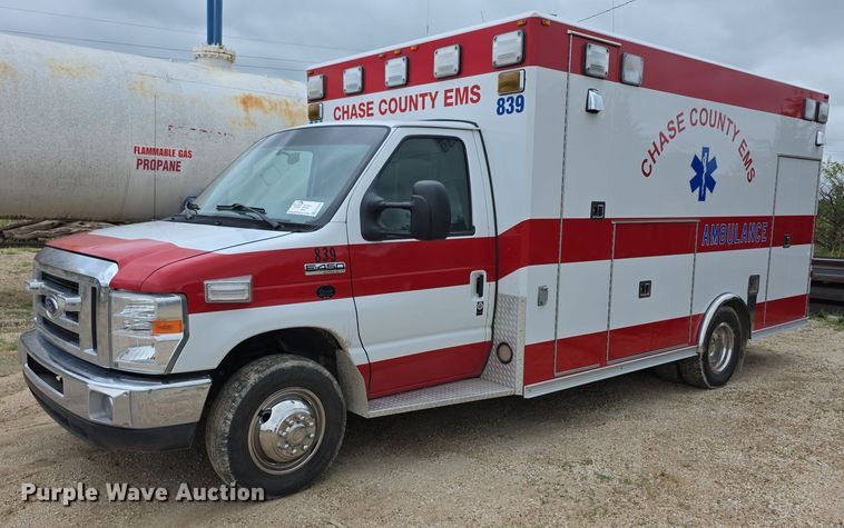 2008 Ford E450 Super Duty ambulance - EF3626