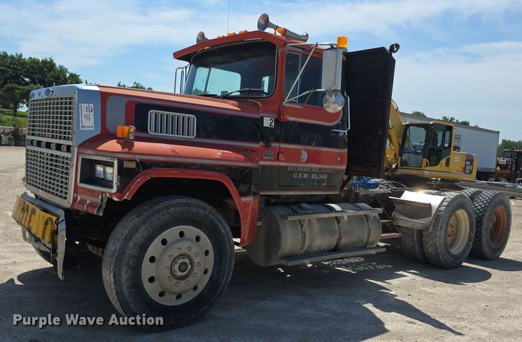 1984 ford LTL9000 semi truck - EF3636
