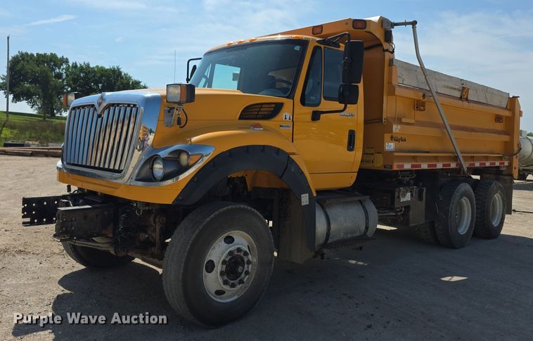 2014 International 7600 dump truck - EF3638