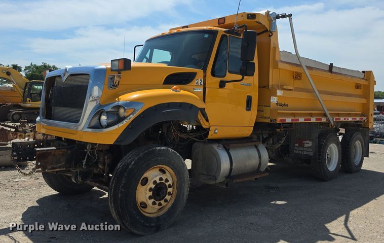 2014 International 7600 dump truck - EF3640