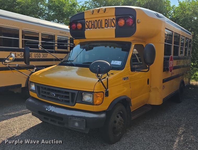 2005 Ford  E450 Super Duty  school bus - EF3653