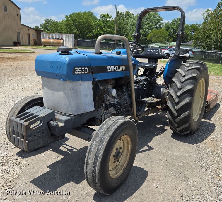 New Holland 3930 tractor - EG8148