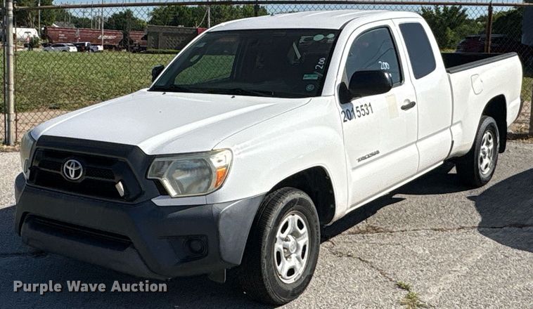 2015 Toyota Tacoma Access Cab pickup truck - EG8558