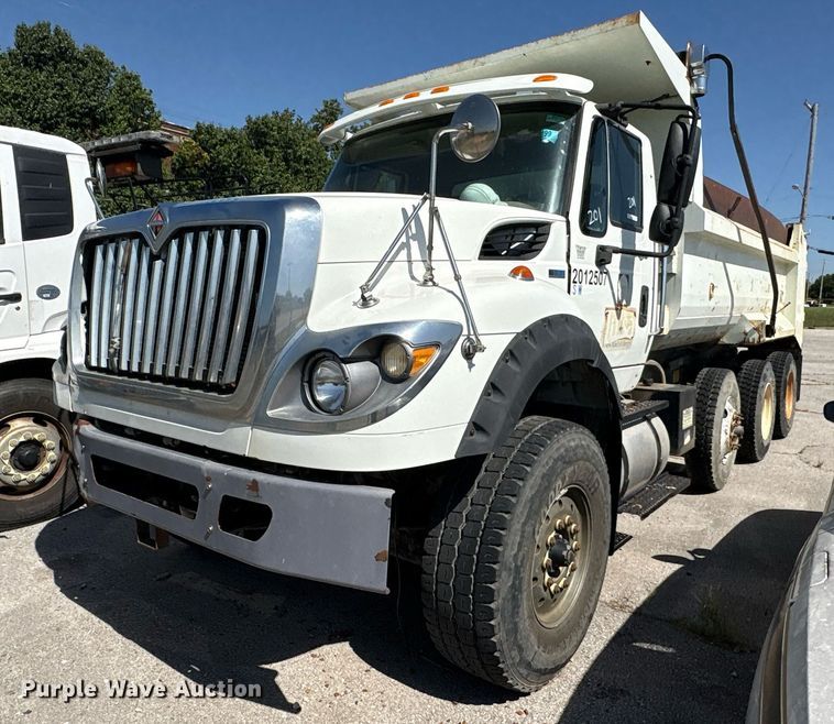 2012 International 7600 dump truck - EG8560