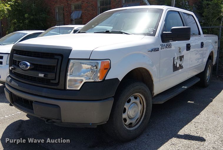 2014 Ford F150 XL SuperCrew pickup truck - EG8576