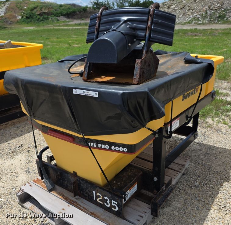 SnowEx Vee Pro 6000  spreader - EK5388