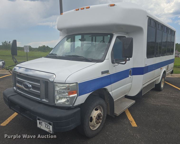 2012 Ford E450 shuttle bus - ER5452