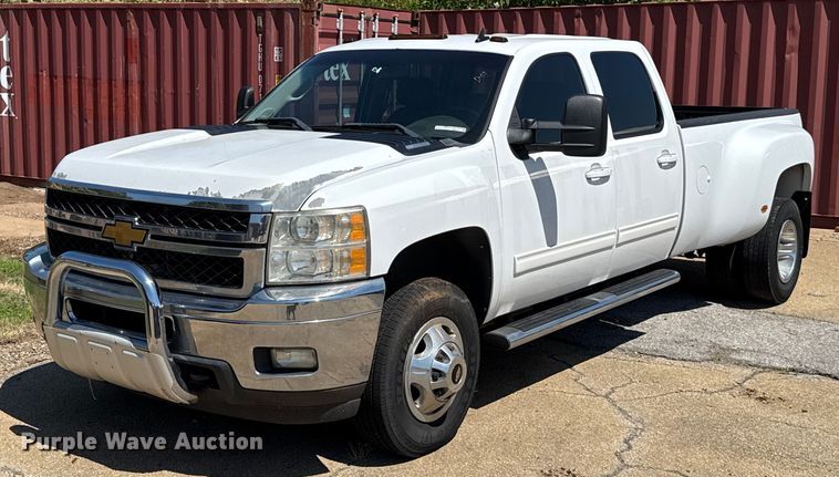 2011 Chevrolet Silverado 3500HD Crew Cab pickup truck - HI9331