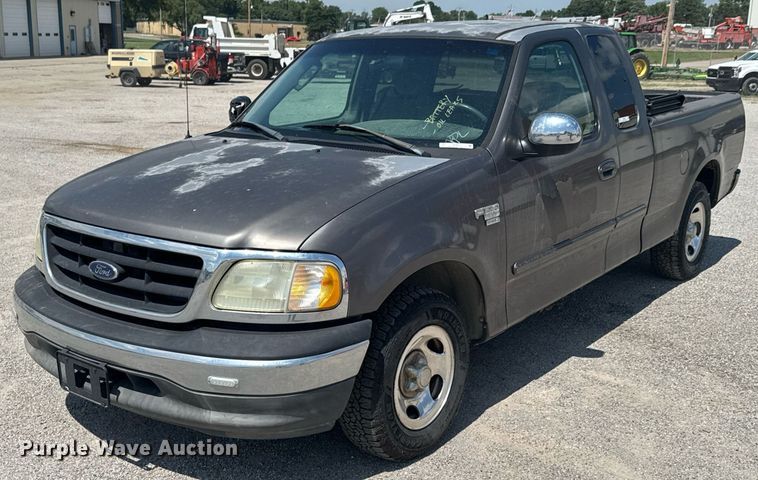 2002 Ford F150 SuperCab pickup truck - NX9325