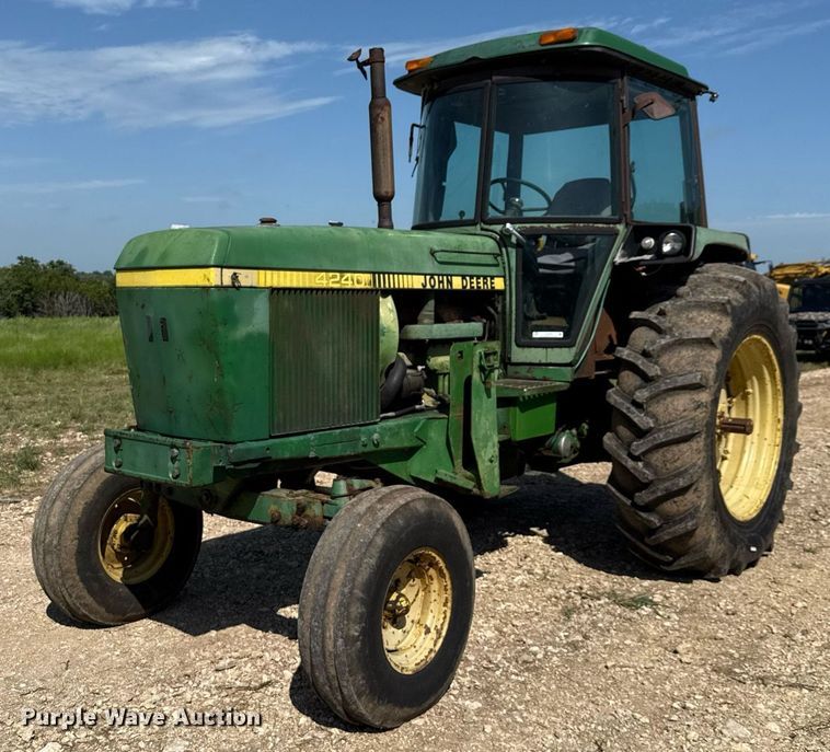 John Deere 4240  tractor - DX5656
