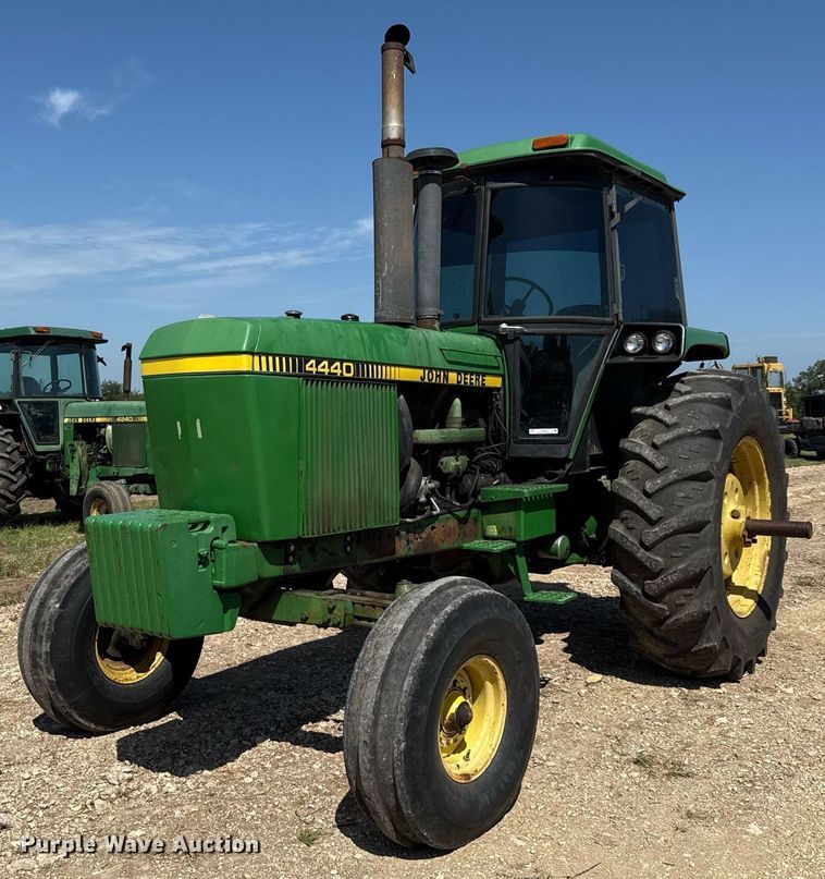 John Deere 4440H tractor - DX5657