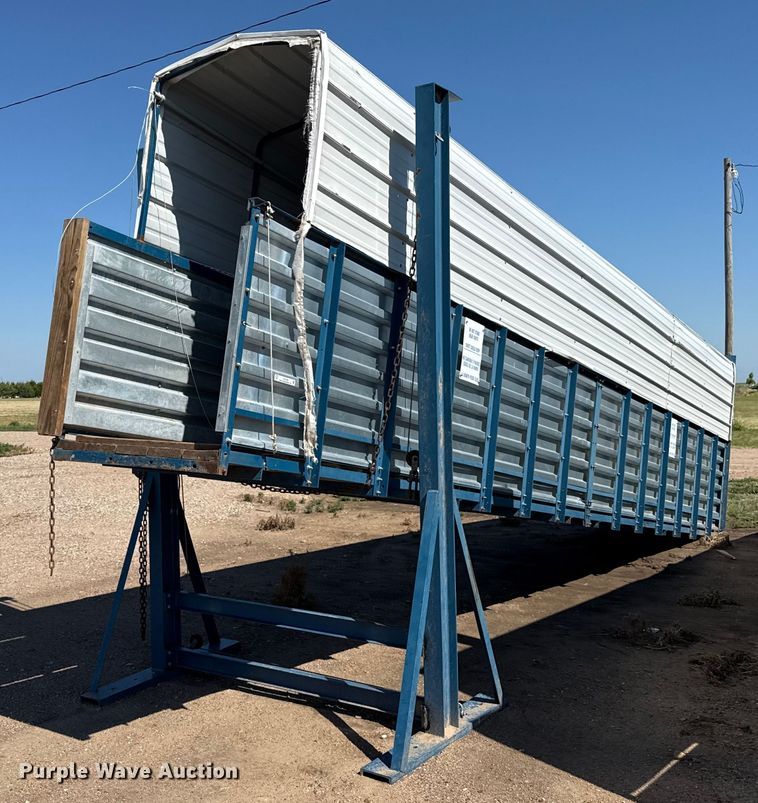 Livestock loading chute - DZ8796